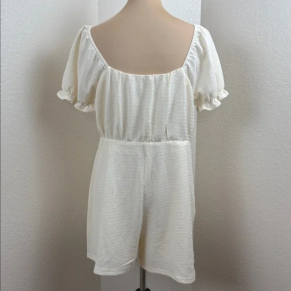 Very J Light Yellow Textured Romper Size Large NWOT - Picture 4 of 8